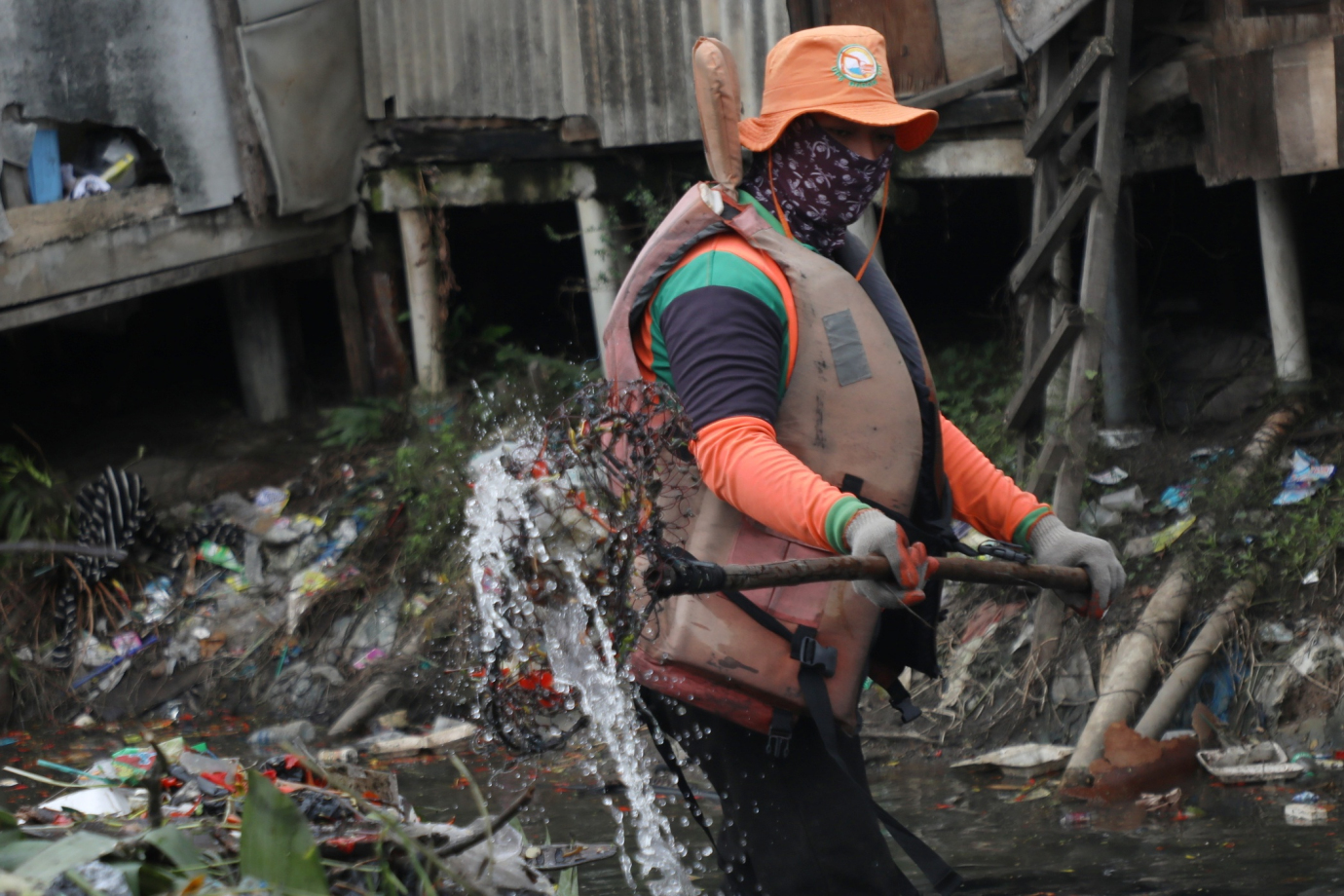 4 Pembersihan kali Ciliwung 4.jpg