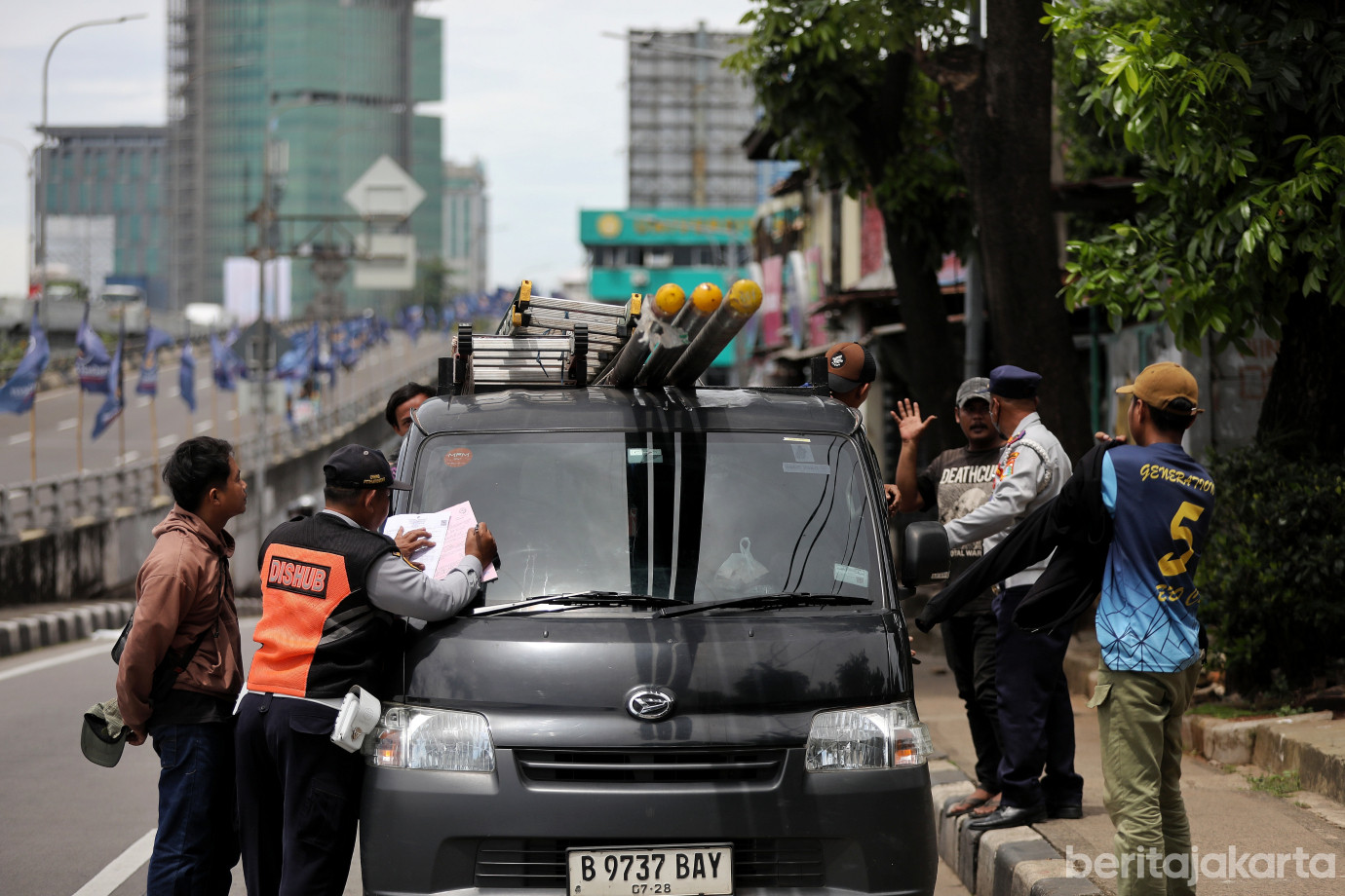 5.Sudinhub Jaksel Lakukan Operasi Lintas Jaya di Jalan TB Simatupang.jpg