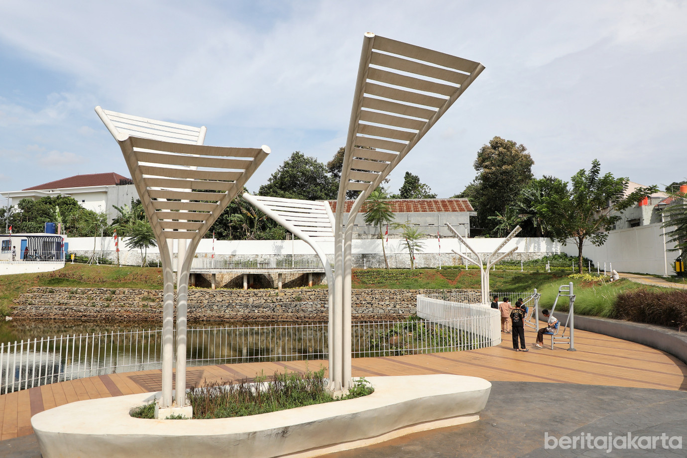 2.Melihat Kelurahan Setu Pemenang Kategori Indah.jpg