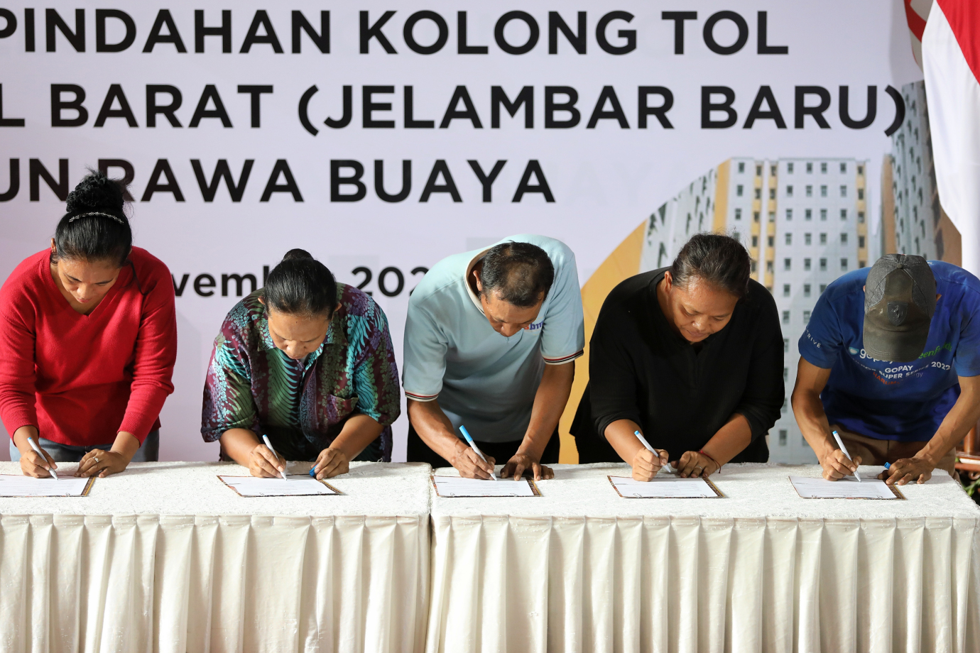 3.Serah Terima Kunci Hunian Rusun Rawa Buaya.jpg