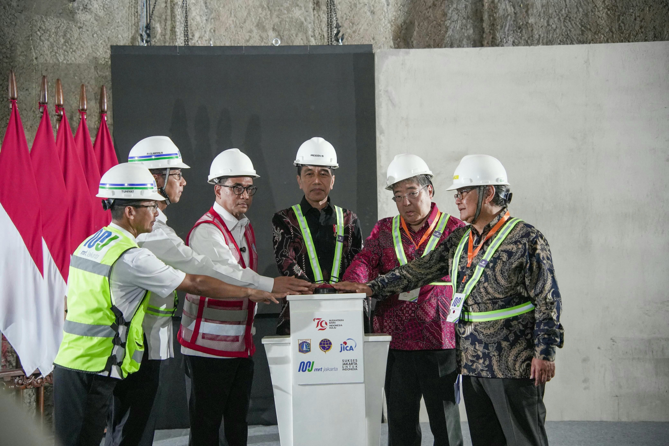 6 Pj Gubernur peresmian MRT 6.jpg