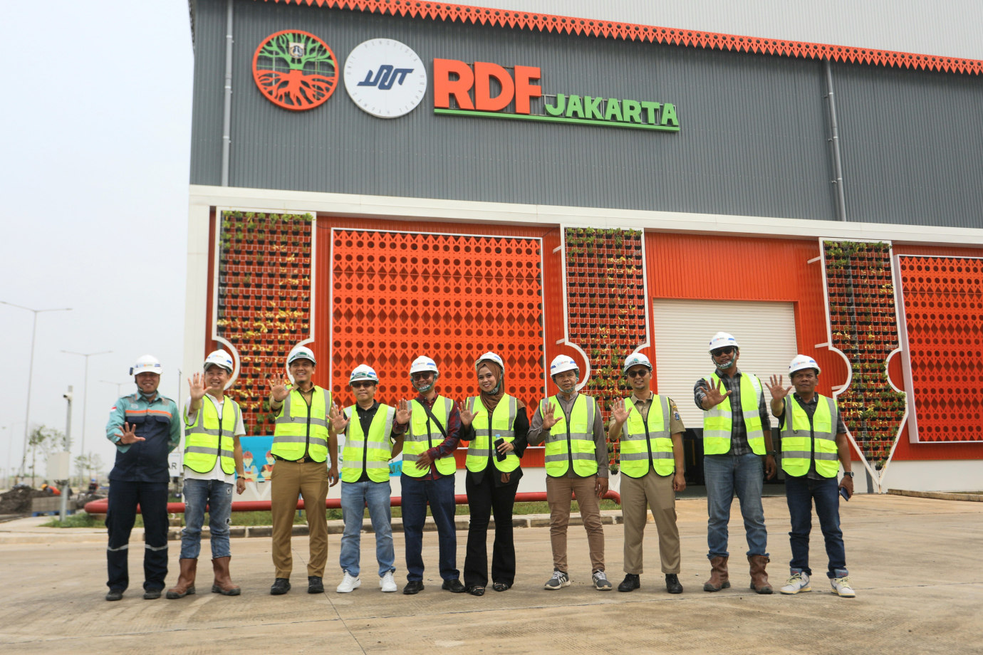 7 DLH DKI dan Warga JGC Sepakati Pengoperasian RDF Plant Rorotan_7.jpg
