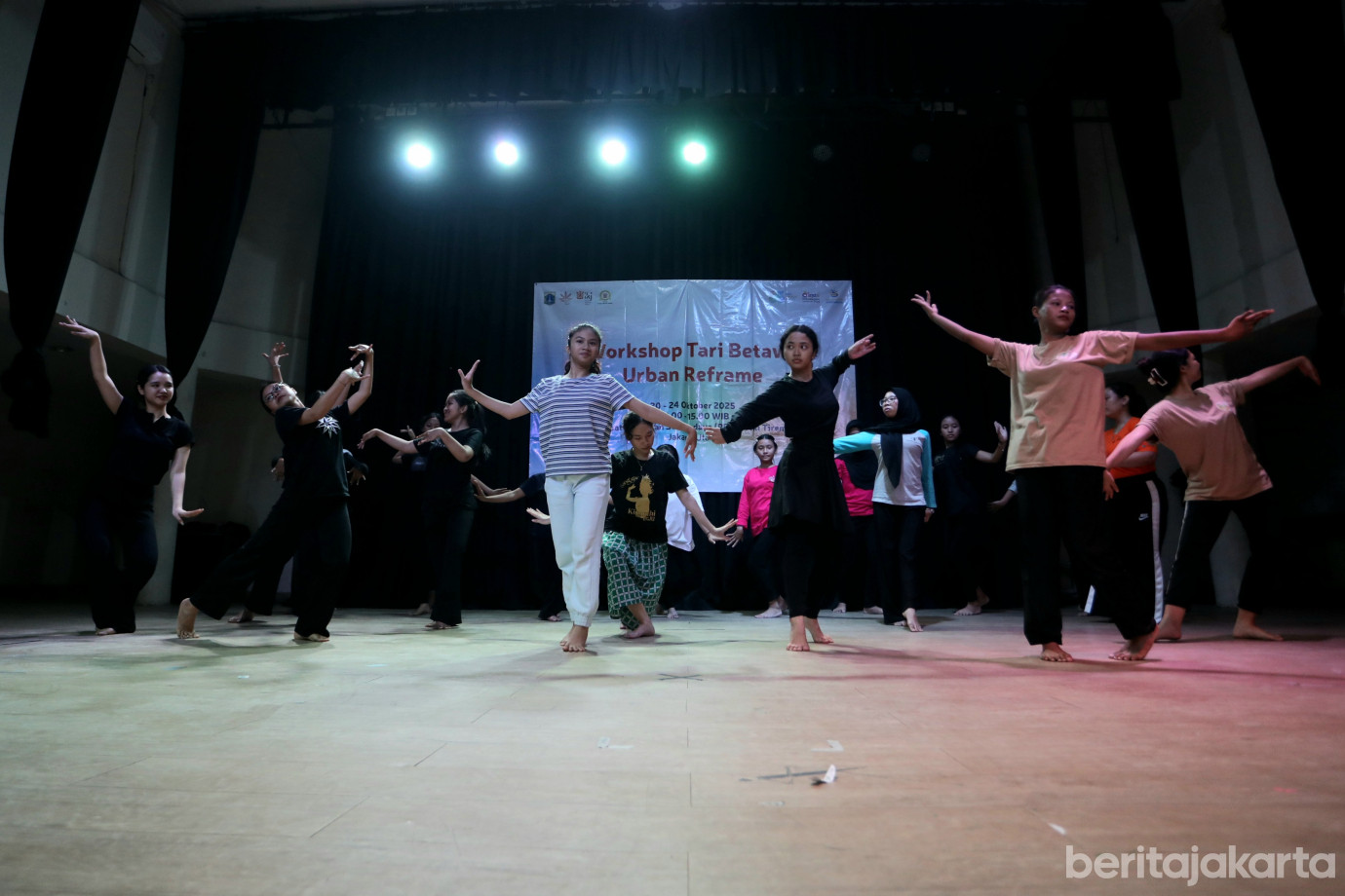 6 20 Peserta Ikuti Pelatihan Seni Tari Betawi di Jakarta Utara_6.jpg