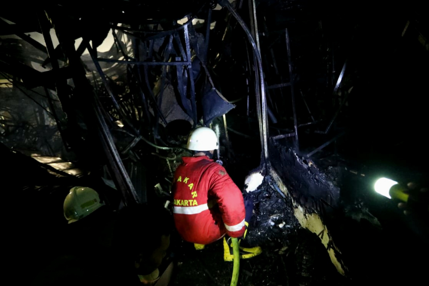 4 Pendinginan Kebakaran Pasar Taman Puring_4.jpg
