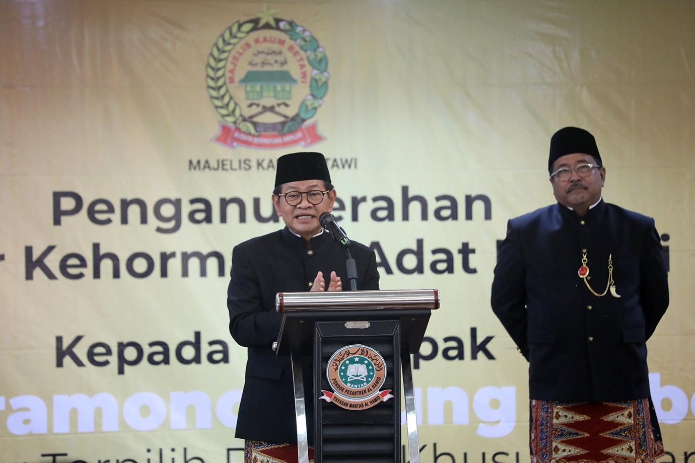 pengukuhan-gelar-abang-gub-06.jpg