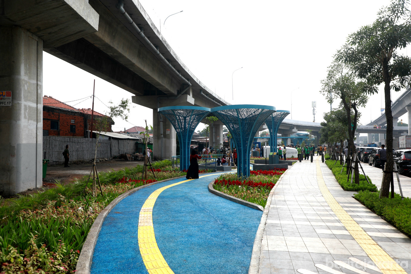 4 taman gapura muka cakung.jpg