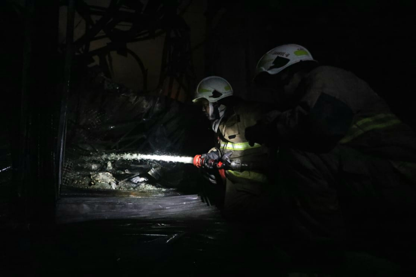 2 Pendinginan Kebakaran Pasar Taman Puring_2.jpg