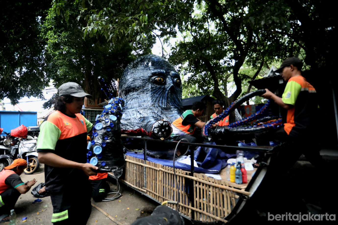 6 Perahu Monster Kraken dari Limbah Plastik di Menteng_6.jpg