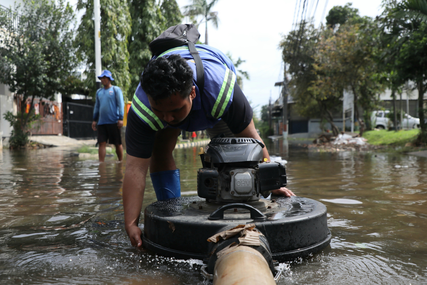 3 Penyedotan Genangan di RW.12 Perumahan Gading Griya Lestari_3.jpg