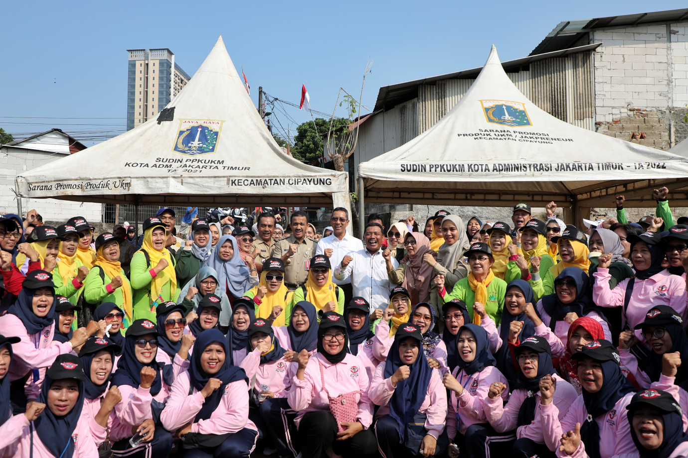 6.Pj Gubernur Tanam Pohon di Waduk Bangkong.jpg
