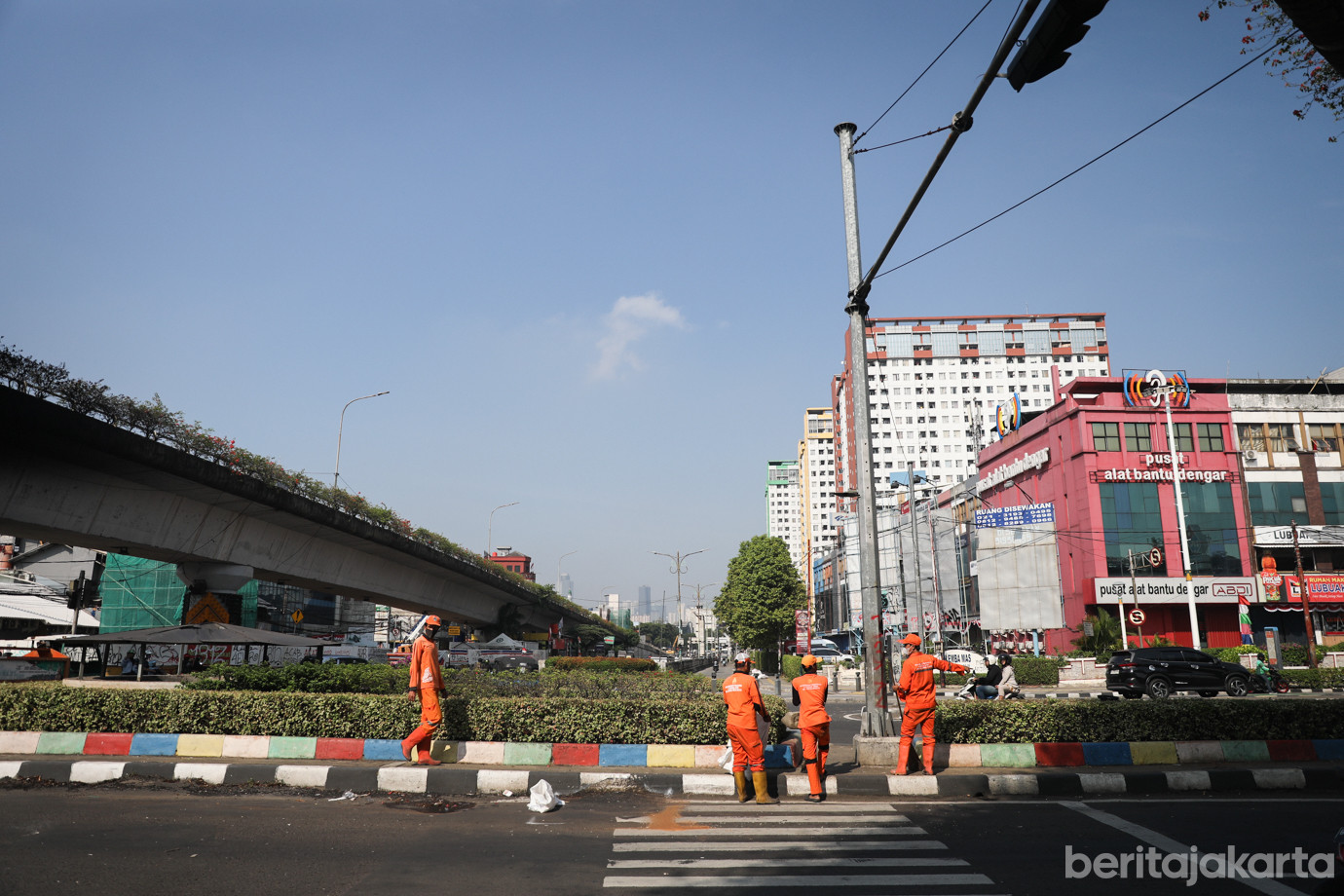 Petugas gabungan Matraman-3.jpg