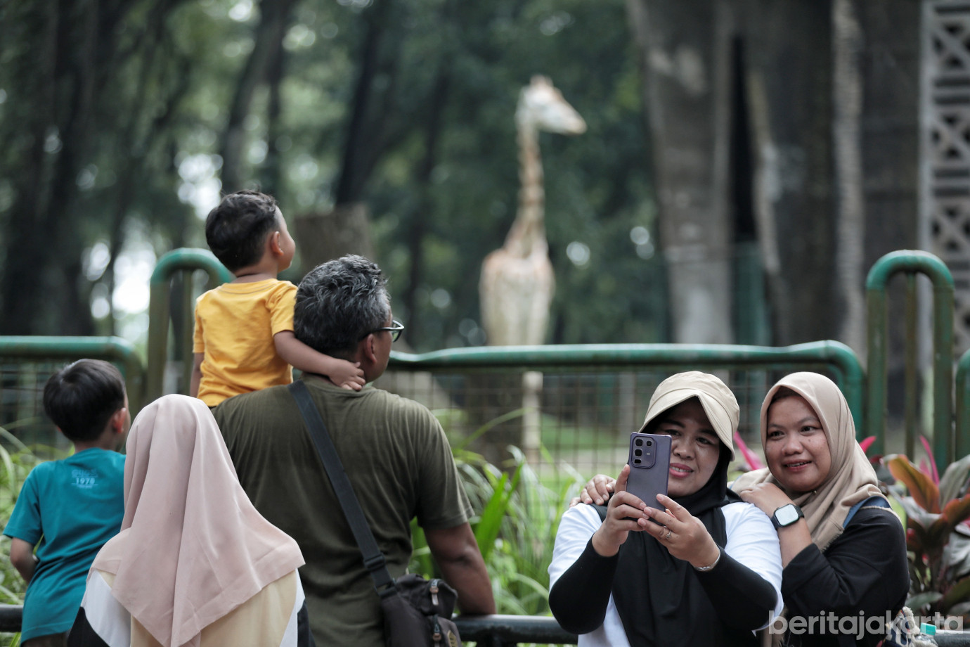 4.Ragunan Ramai Dikunjungi Saat Libur Natal 2025.jpg