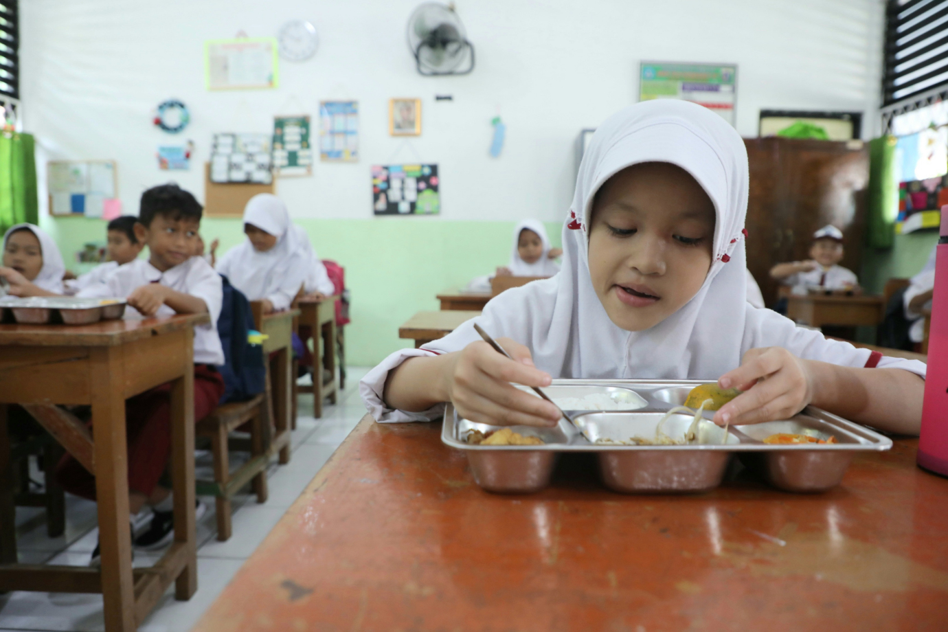 3 Makan Bergizi Gratis di SDN 06 Pulo Gebang_3.jpg