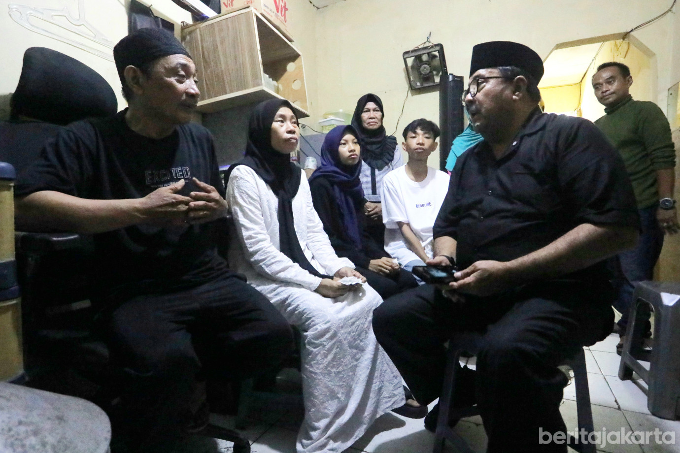 3 Wagub DKI Rano Karno Takziah ke Rumah Duka Pengemudi Online Korban Unjuk Rasa_3.jpg