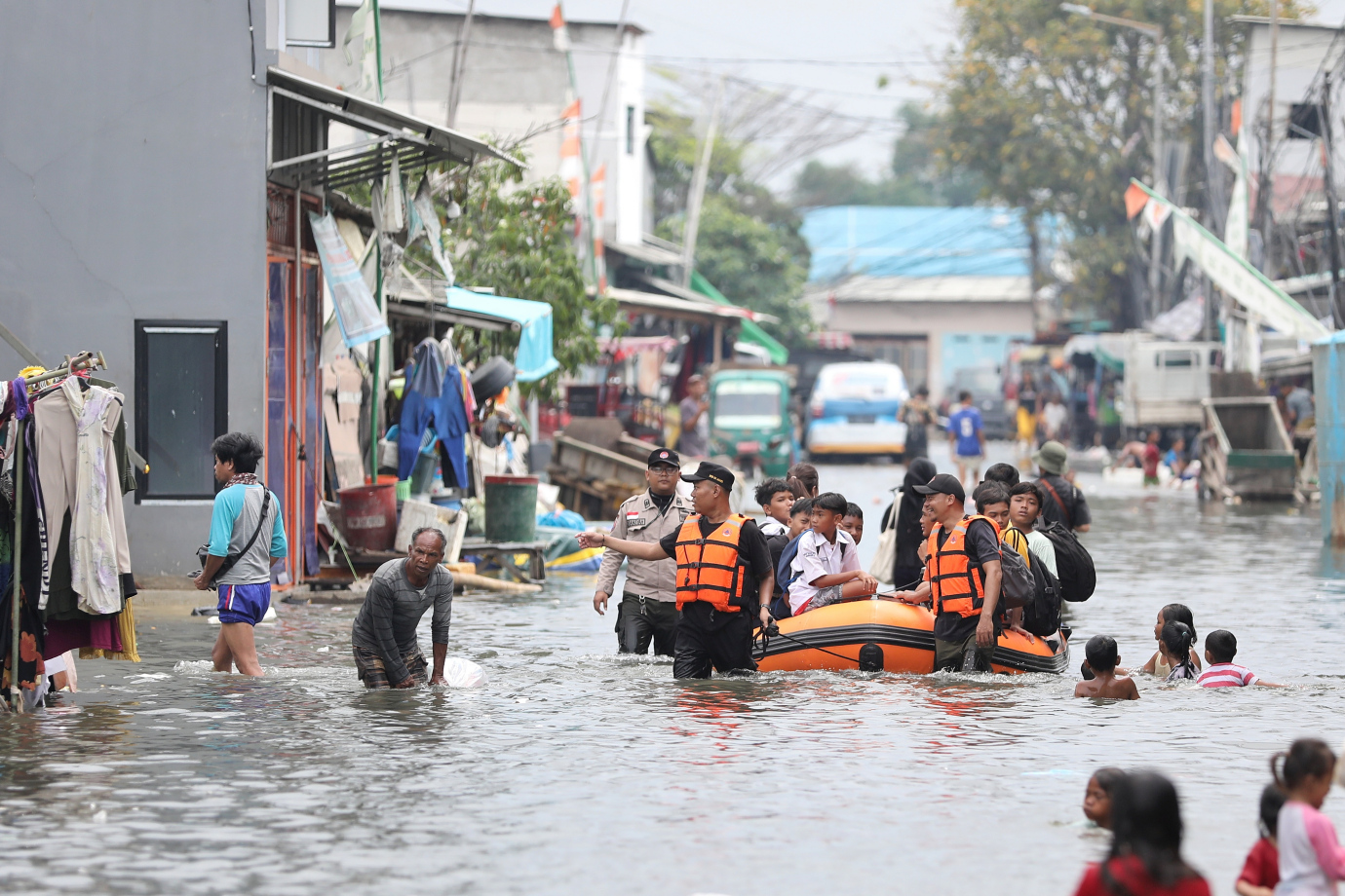 2.BPBD DKI Jakarta Siaga 24 Jam Pantau Banjir Rob .jpg