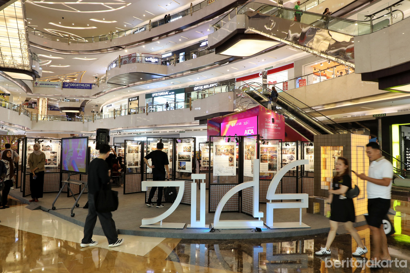 1.Melihat Pameran Jakarta Interior Festival.jpg