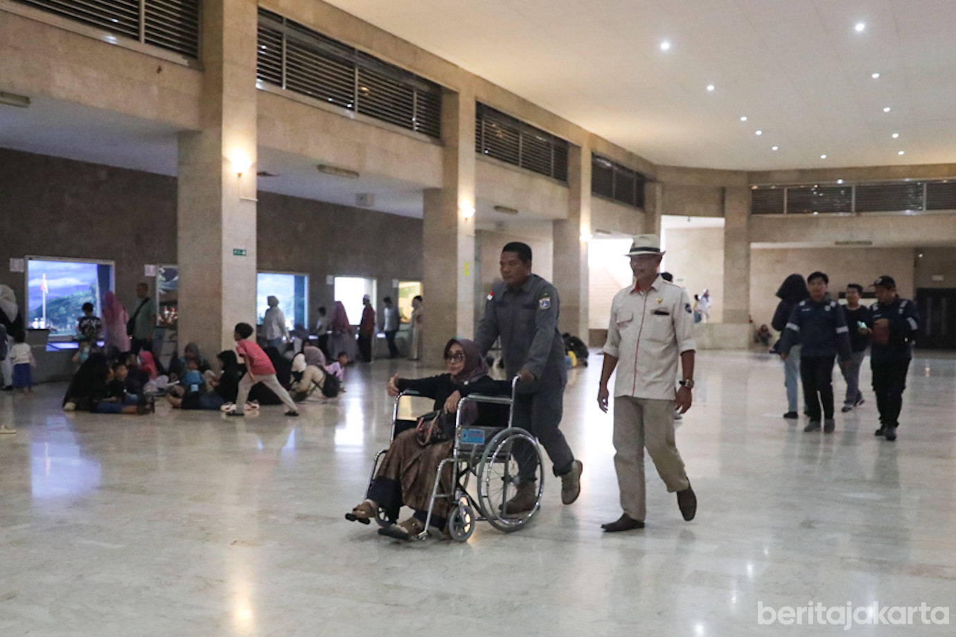 lift chair monas-4.jpg