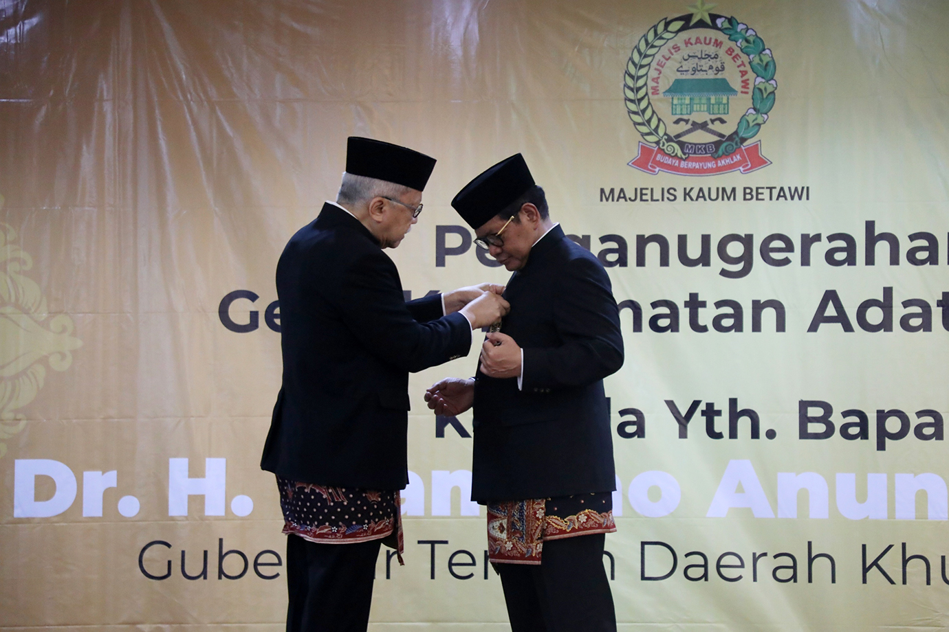 pengukuhan-gelar-abang-gub-04.jpg
