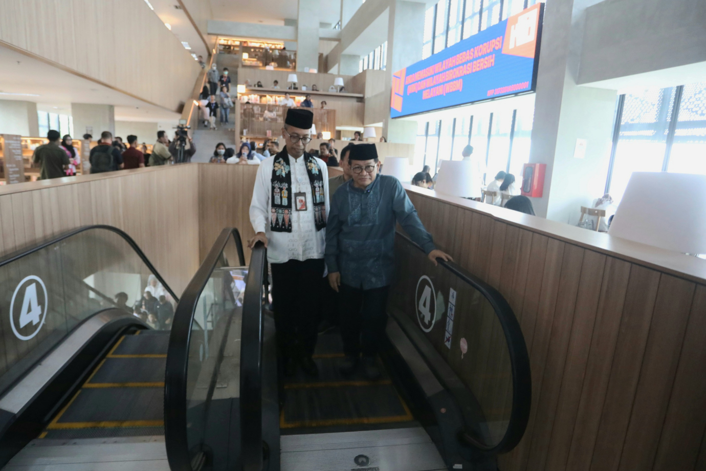 1 Gubernur Pramono Kunjungi Perpustakaan Jakarta_1.jpg