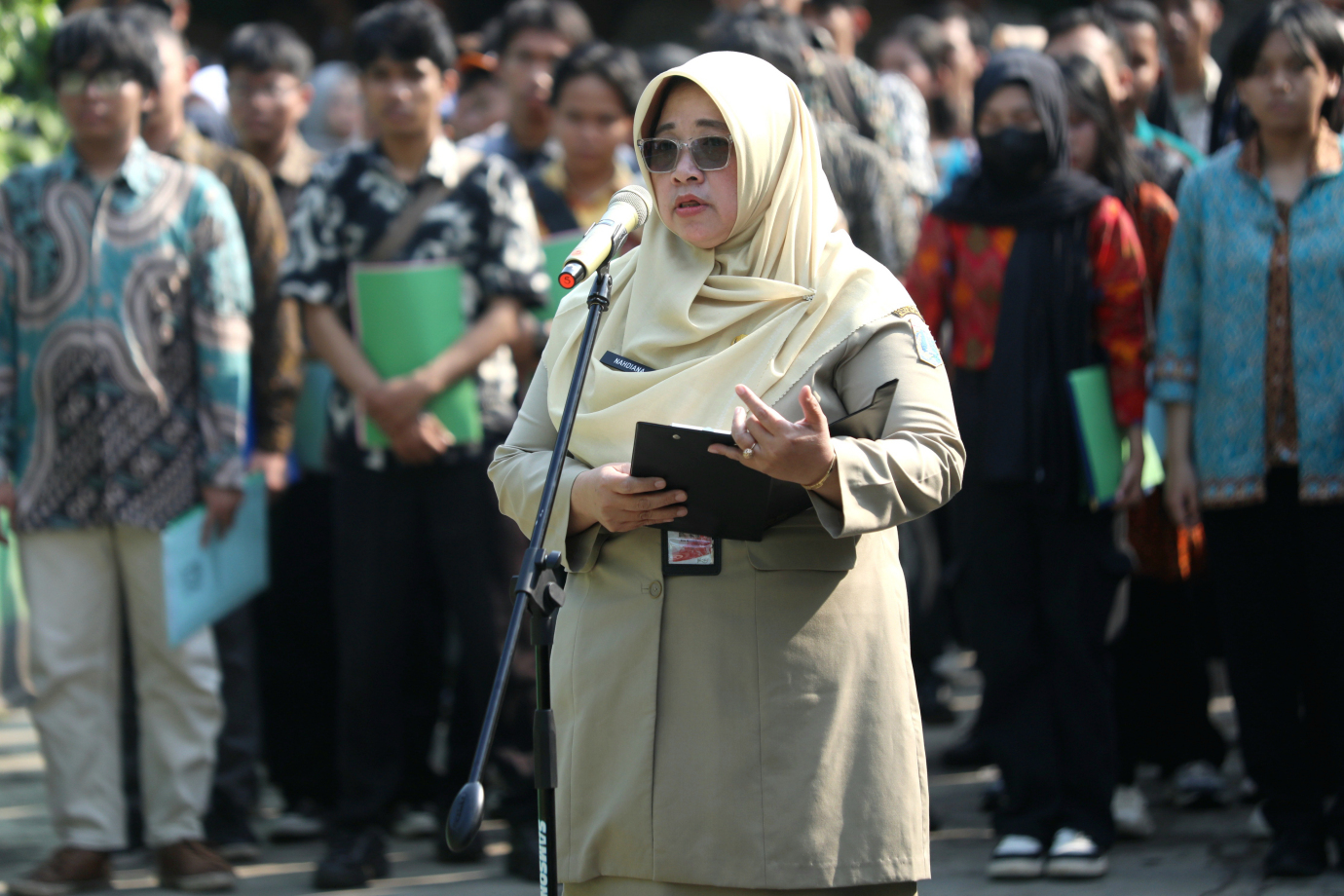 2 Gubernur Serahkan Bantuan Pemutihan Ijazah Tahap III_2.jpg