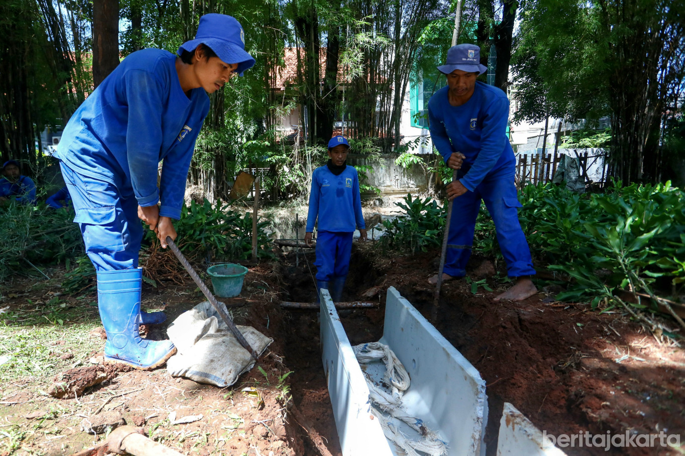 3 Sudin SDA Jakarta Pusat Bangun Tali Air di Jalan Ahmad Yani_3.jpg
