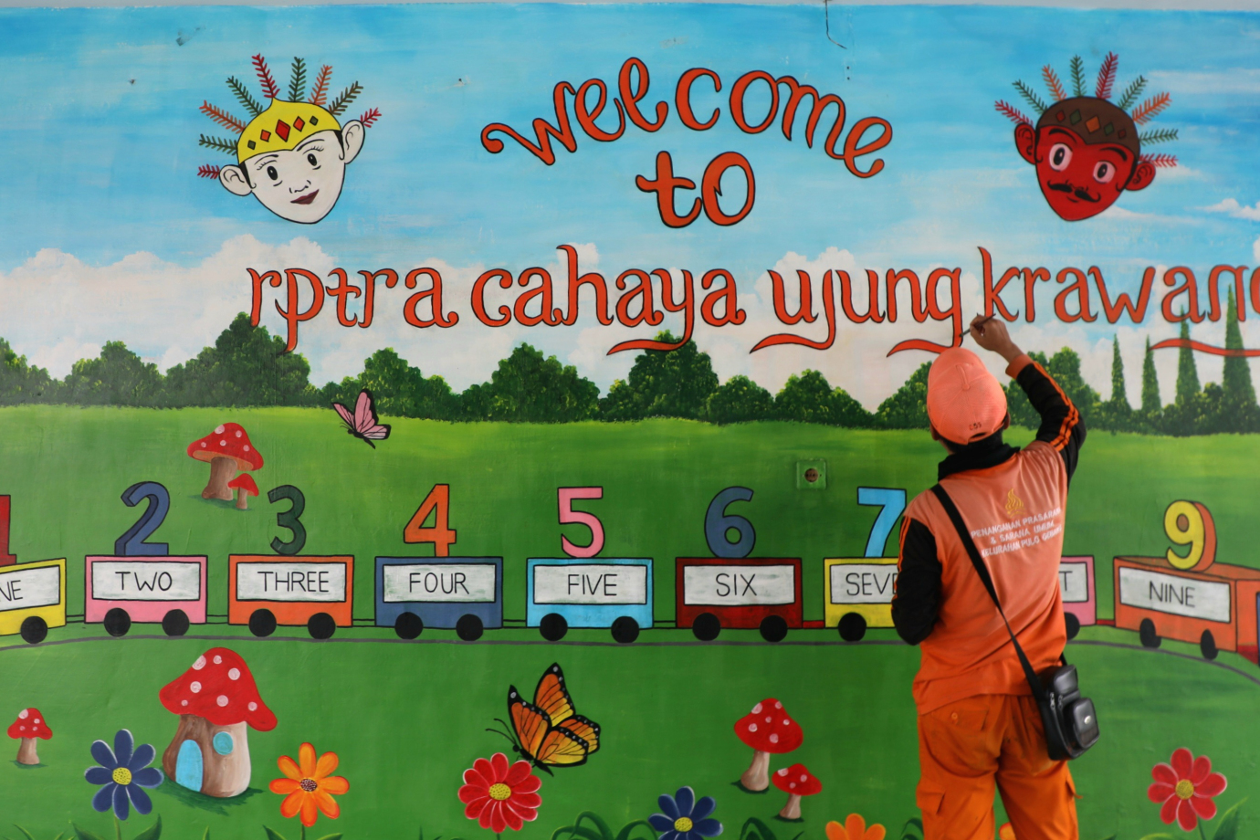 1 Mural Edukasi Percantik RPTRA Cahaya Ujung Krawang_1.jpg