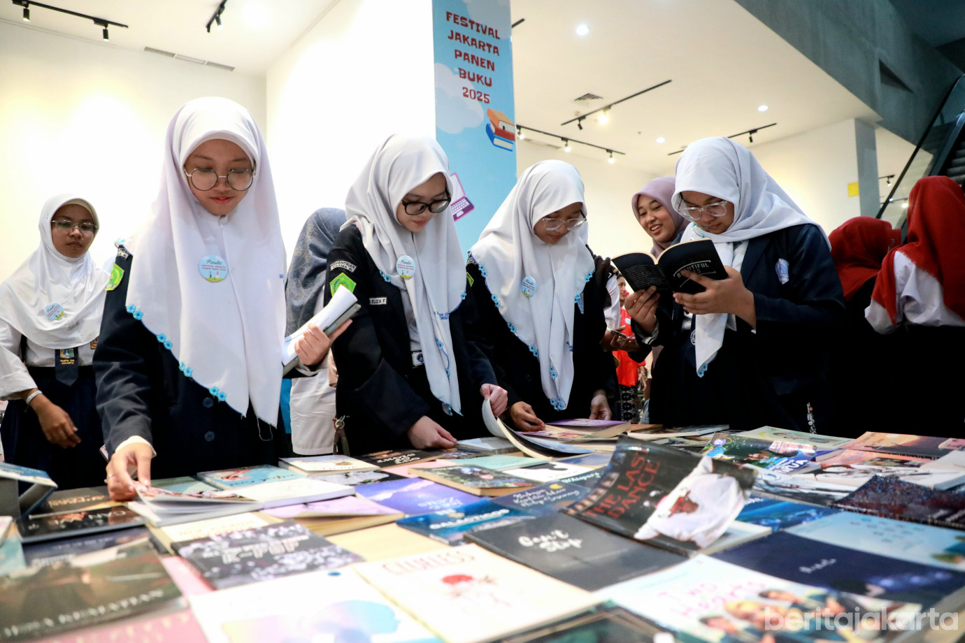 6 bazar buku tim.jpg