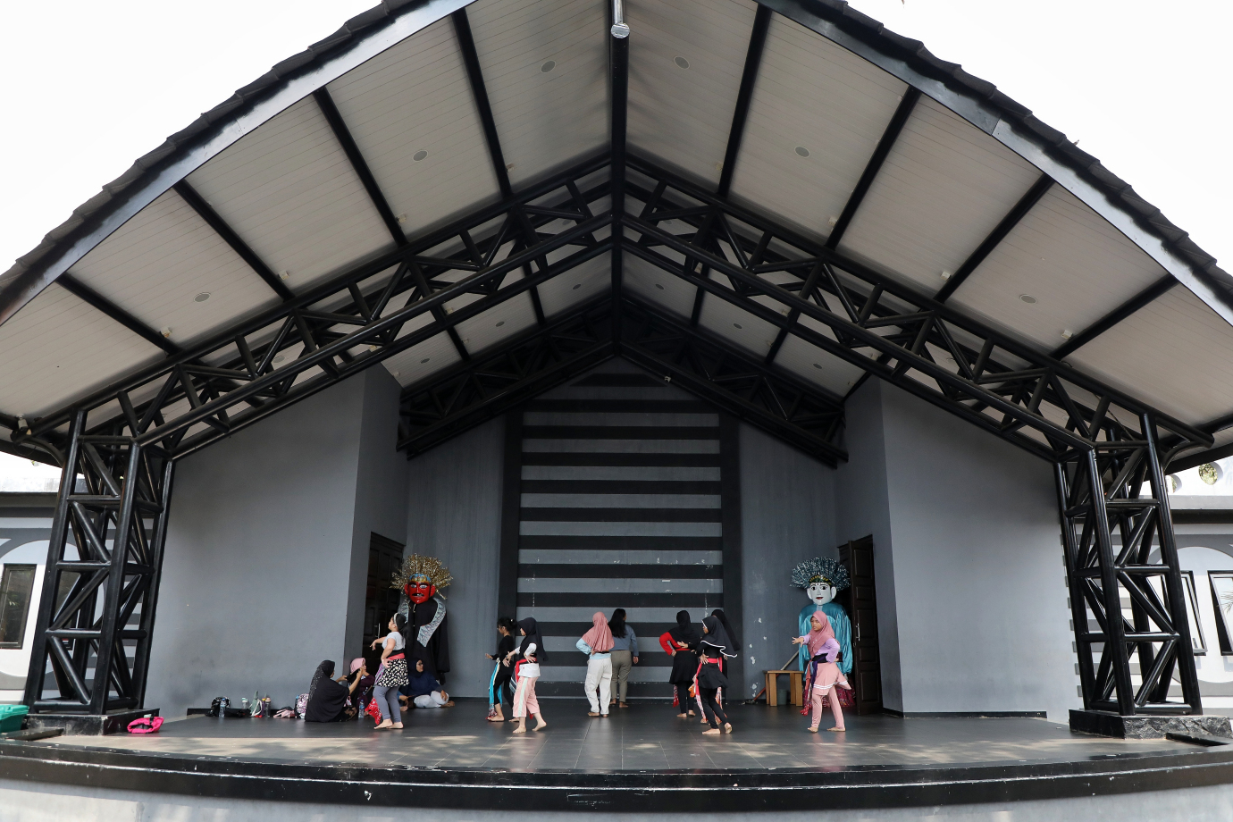 6.Jelang HUT DKI Jakarta, Sanggar Youtefa Jakarta Timur Tambah Jadwal Latihan.jpg