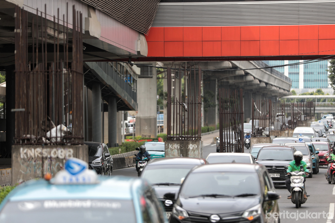 4.Pemprov DKI Bongkar Tiang Monorel di HR Rasuna Said Pekan Depan.jpg