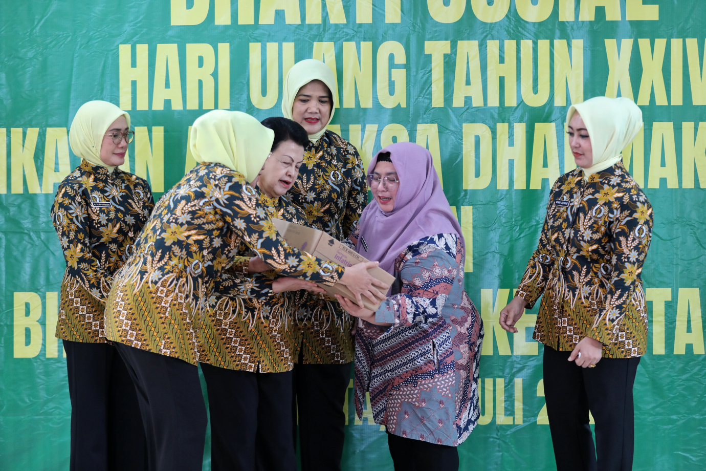 4.Ikatan Adhyaksa Dharmakarini Berikan Bansos ke Dua Panti di Cipayung .jpg