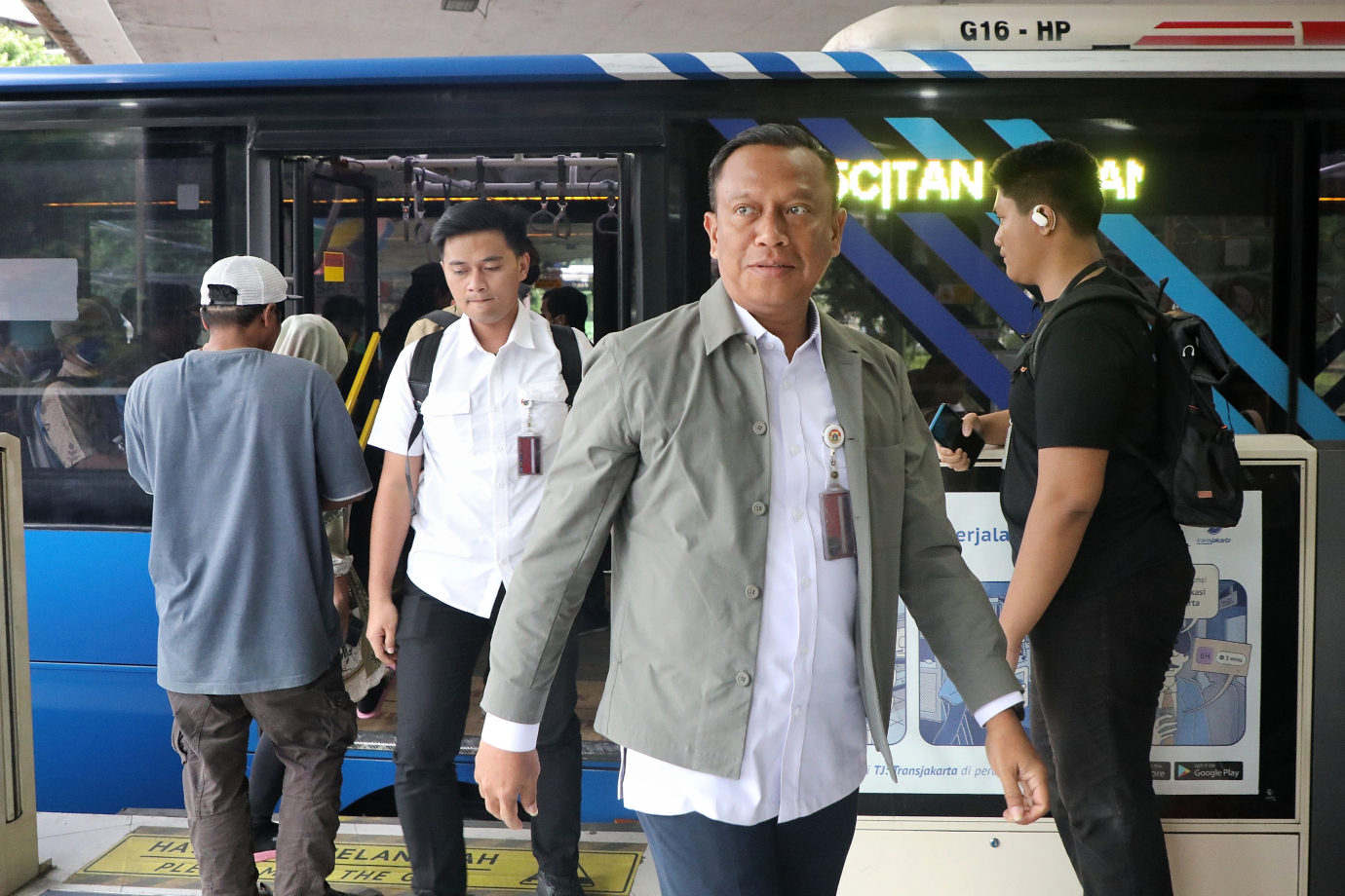 2.Munjirin Naik Transum Menuju Kantor Wali Kota Jakarta Timur.jpg