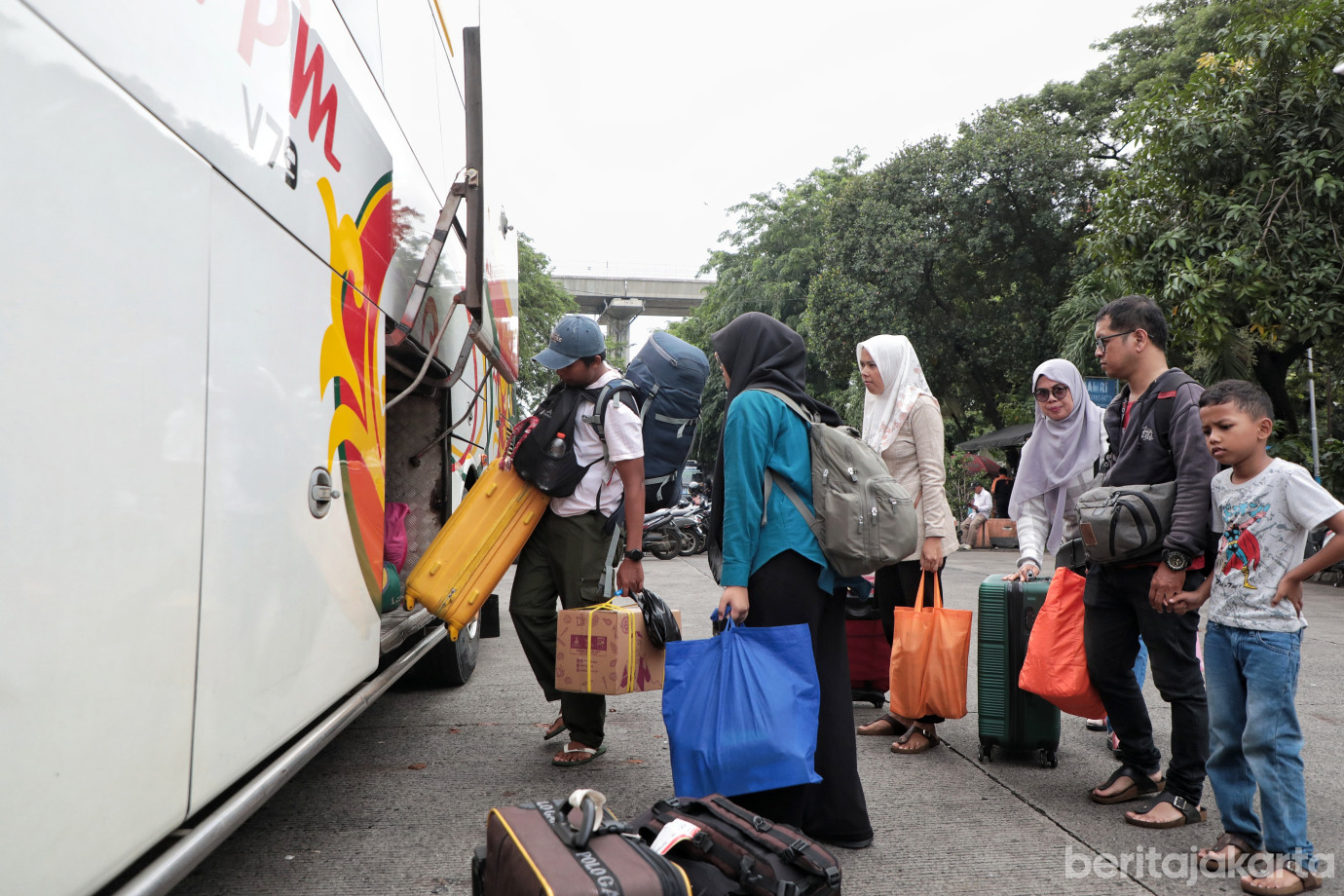 4.Jumlah Penumpang Terus Meningkat di Terminal Kampung Rambutan .jpg