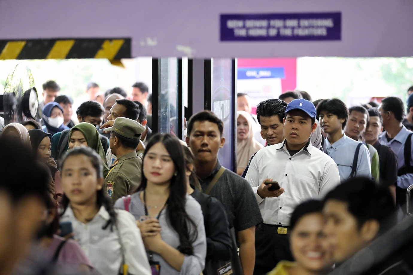 9.Munjirin Buka Job Fair di GOR Ciracas.jpg