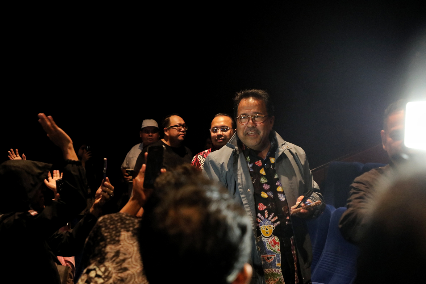 1.Rano Karno Ajak PPSU dan Damkar Nonton Bareng Film Pengepungan Bukit Duri__.jpg