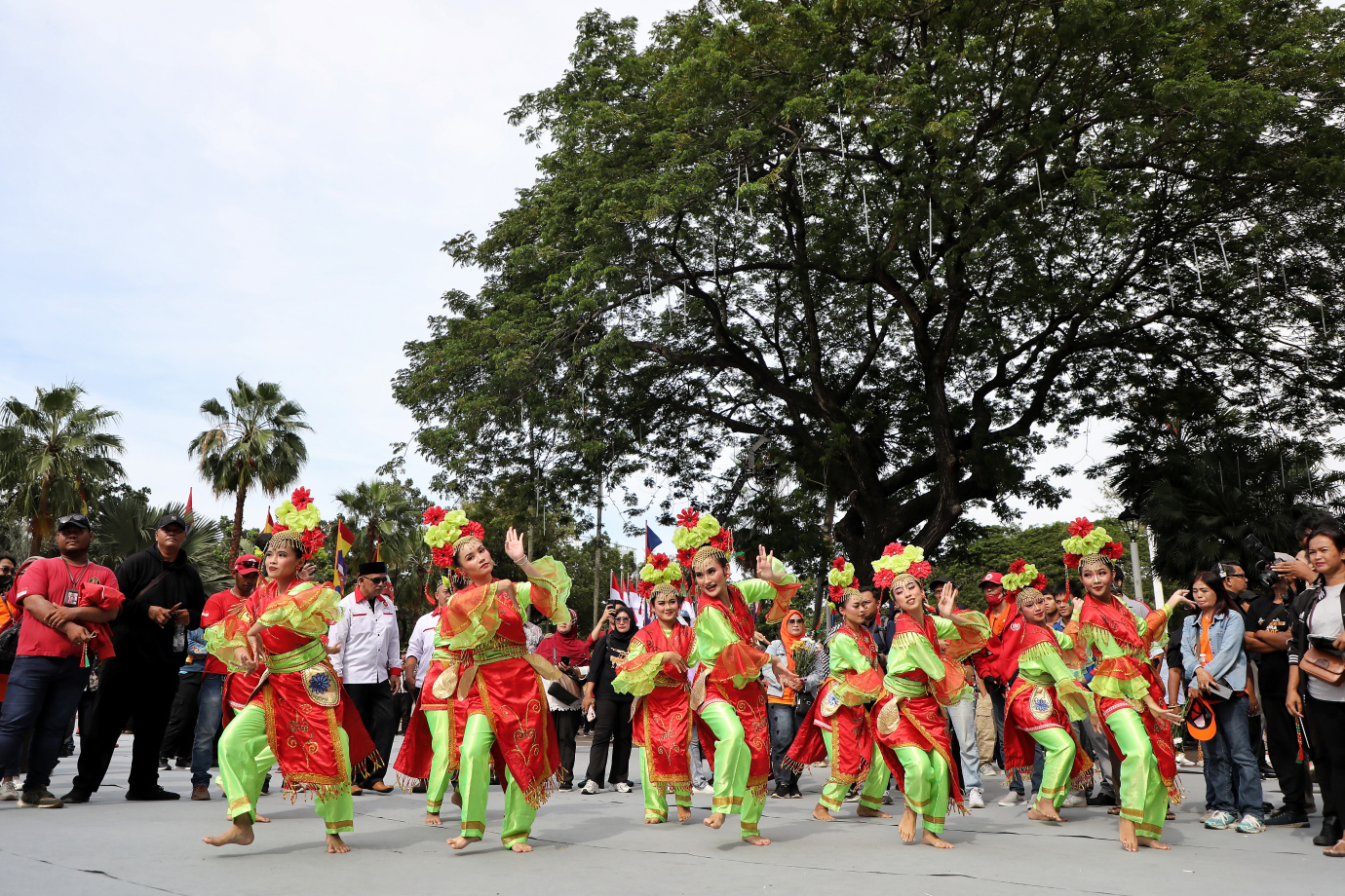 6.Pramono-Rano Temui Relawan.jpg