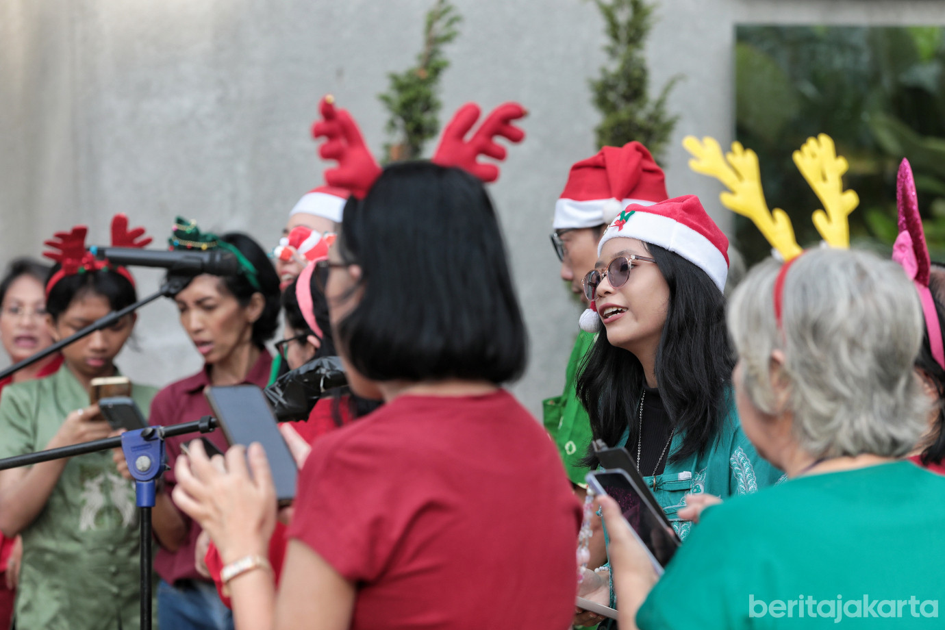 3.ASN Jaksel Meriahkan Christmas Carol di Taman Literasi (1).jpg
