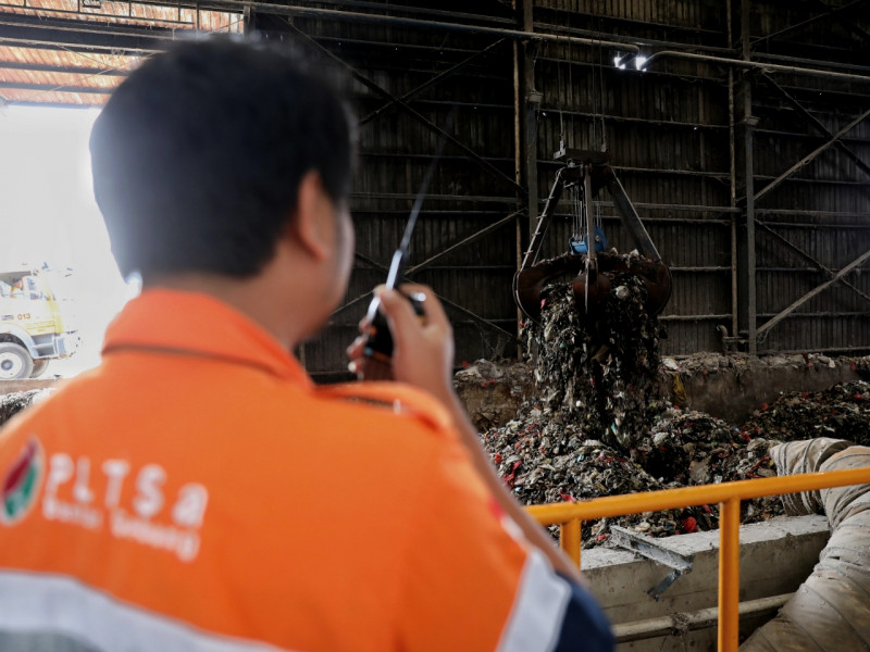 2 PLTSa Merah Putih.jpg