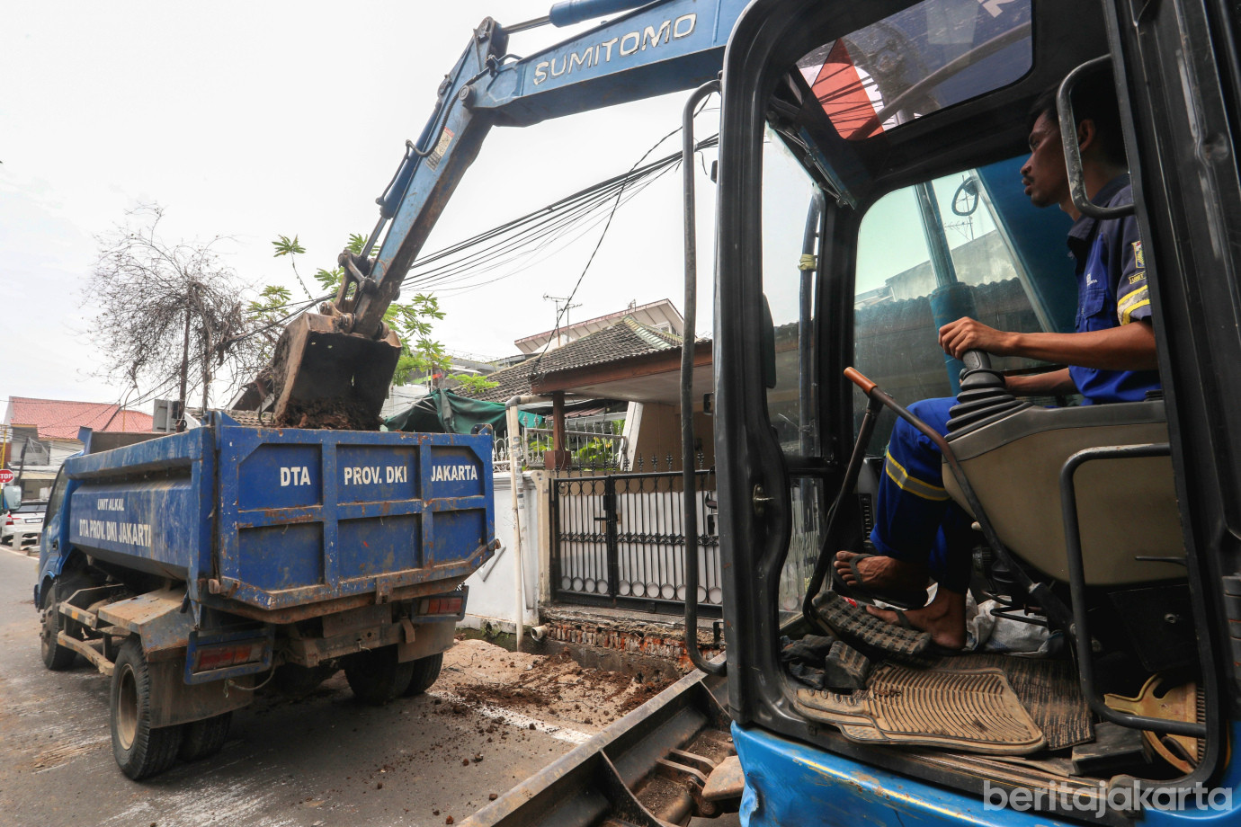 5 Antisipasi Genangan, Saluran di Cempaka Putih Barat Dinormalisasi_5.jpg