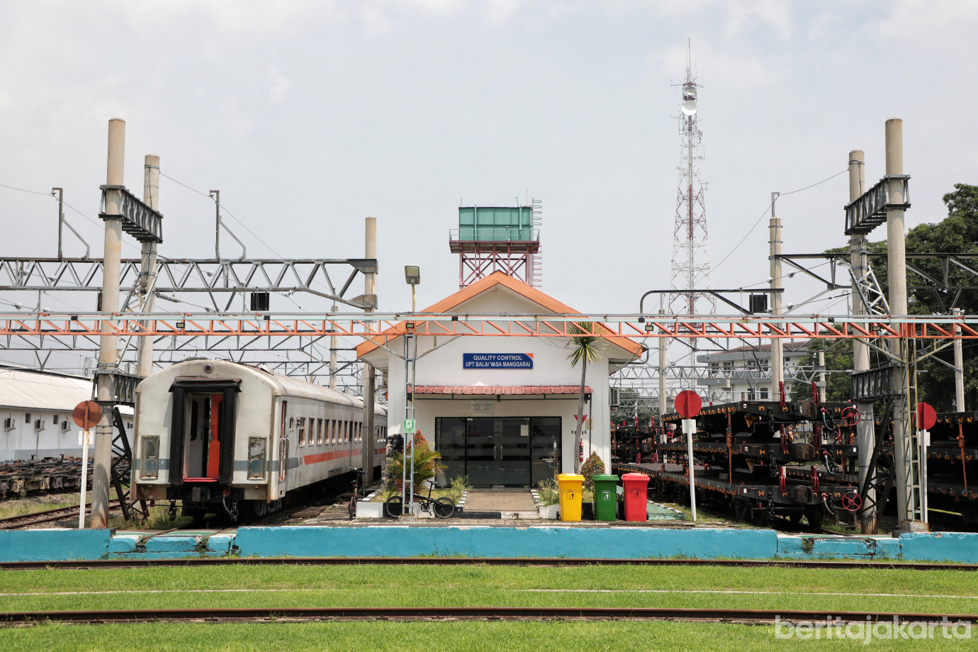 5.Melihat Proses Perawatan Kereta di Balai Yasa Manggarai.jpg