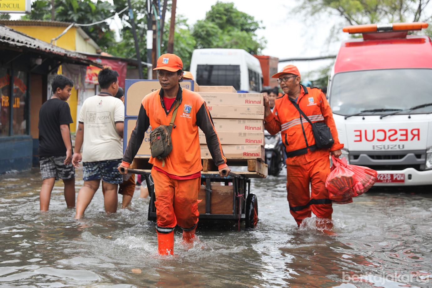 Wagub Pengungsian Banjir-7.jpg