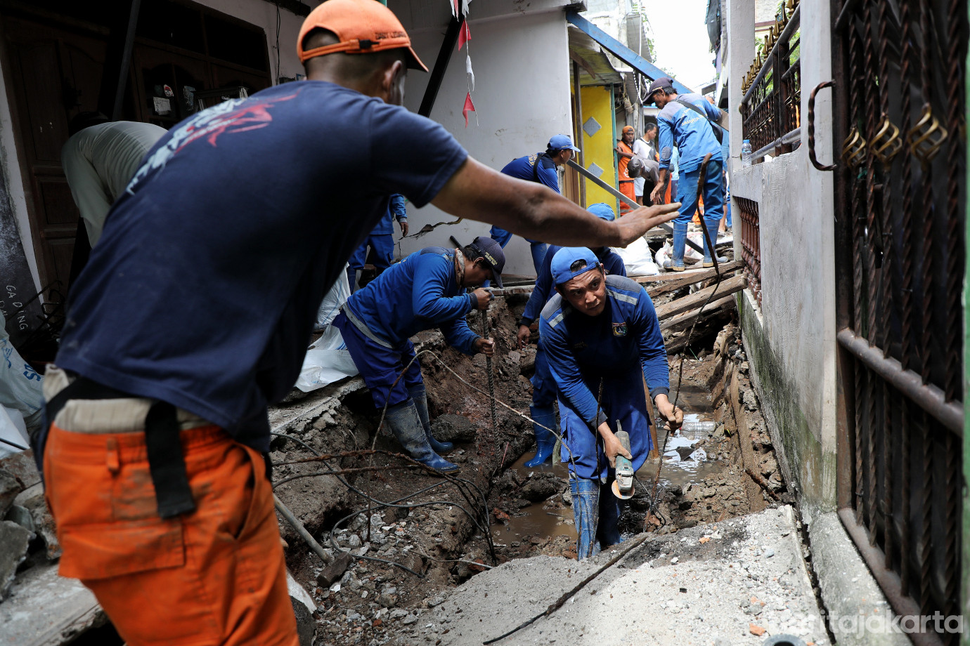 4.Pemkot Jaktim Kebut Perbaikan Saluran Longsor di Makasar.jpg