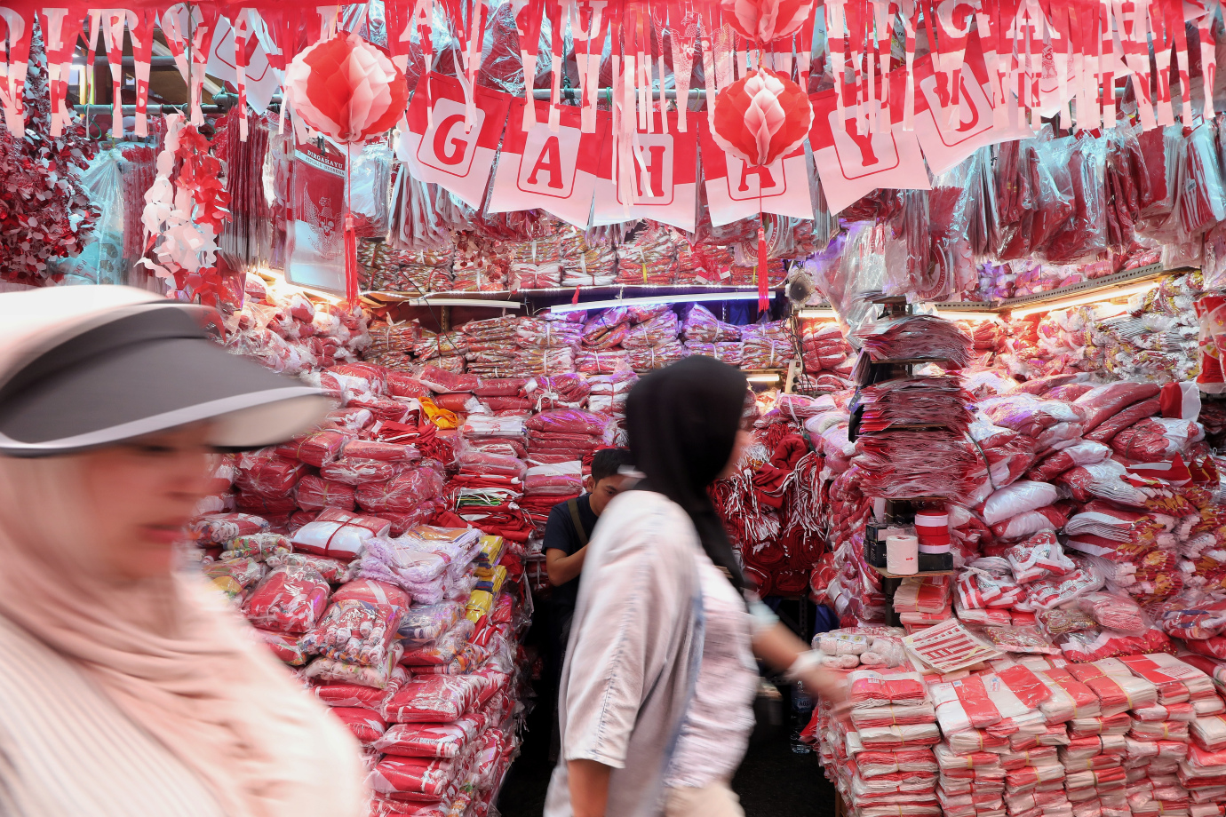 5.Berburu Pernak-pernik Kemerdekaan Jelang HUT RI di Pasar Jatinegara.jpg