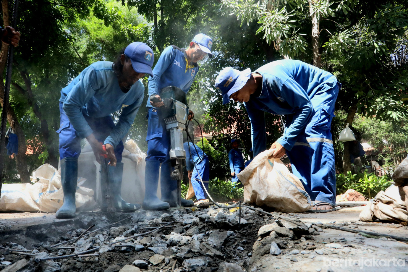 2 Sudin SDA Jakarta Pusat Bangun Tali Air di Jalan Ahmad Yani_2.jpg