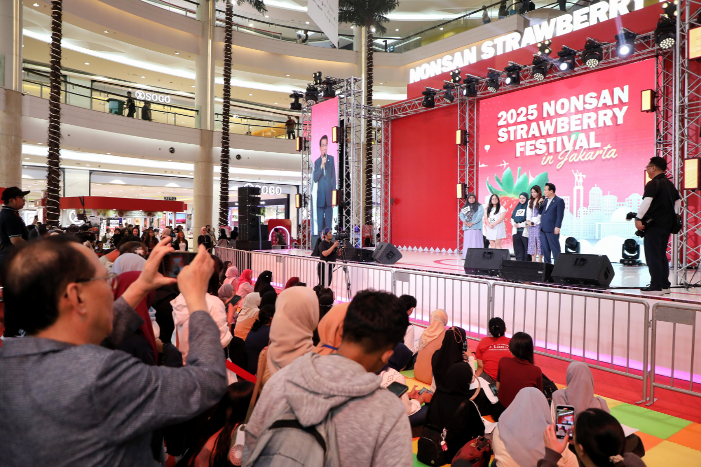 1.Antusiasme Pengunjung Pada Hari Terakhir Nonsan Strawberry Festival 2025.jpg