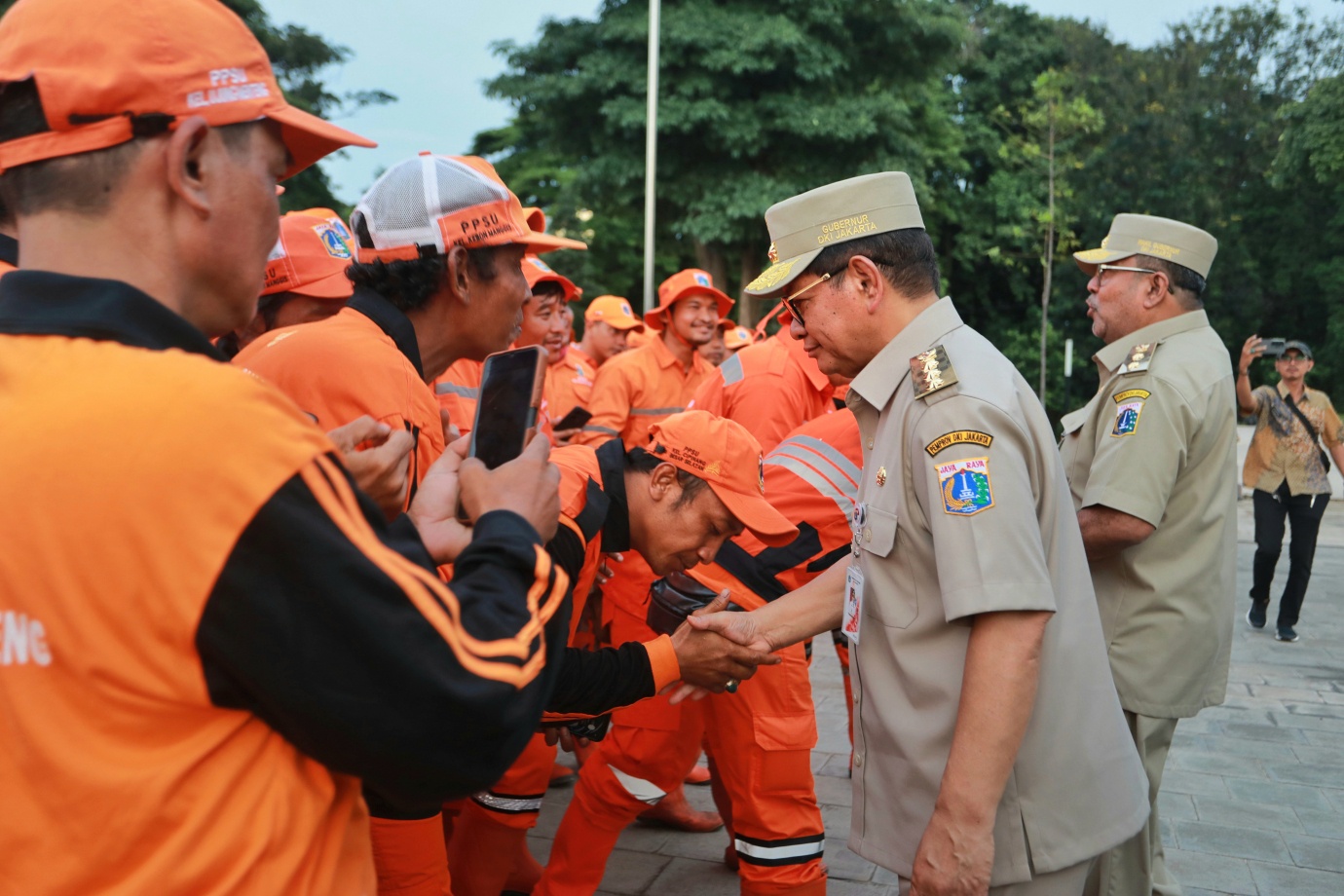 7-gub apel perdana.jpg