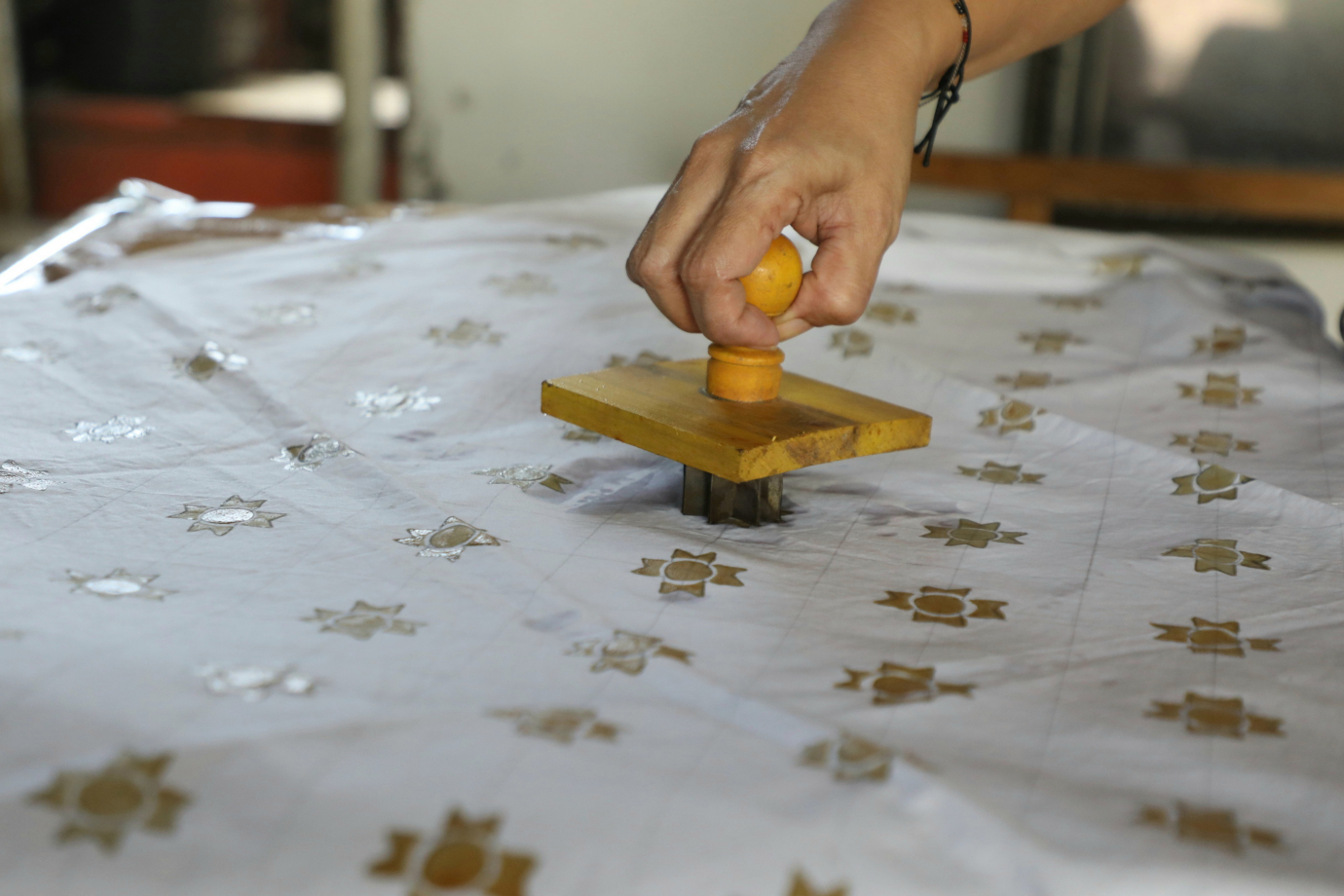 4 Melihat Proses pembuatan Batik Tugu di Michiles Batik Tugu_4.jpg