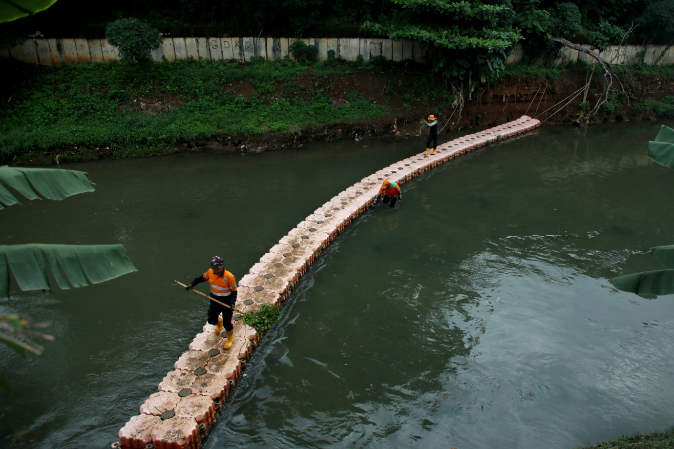 6 Pembersihan kali Cipinang muara 6.jpg