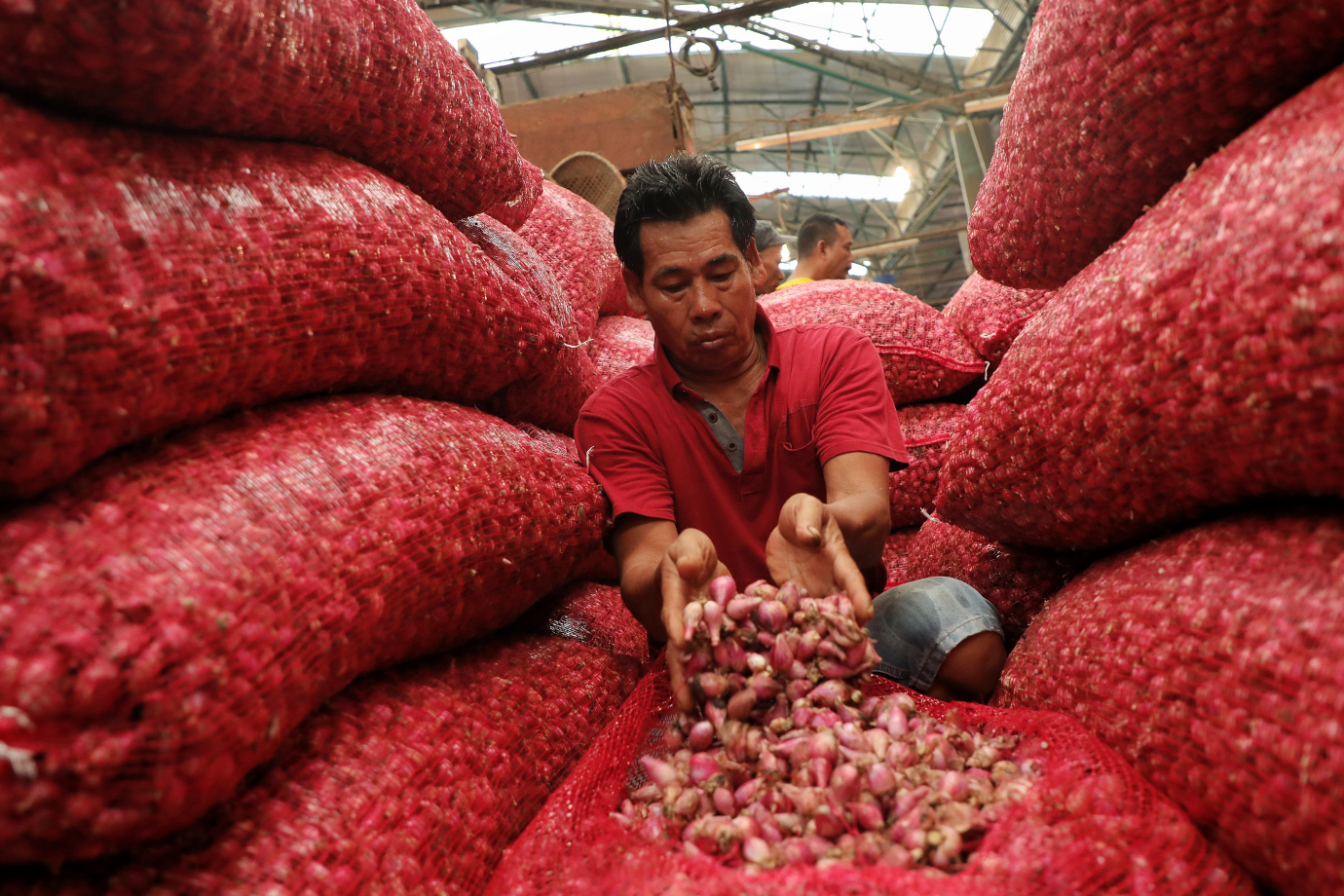 1.Pasokan Komoditi di Pasar Induk Kramat Jati Terkendali Jelang Nataru.jpg