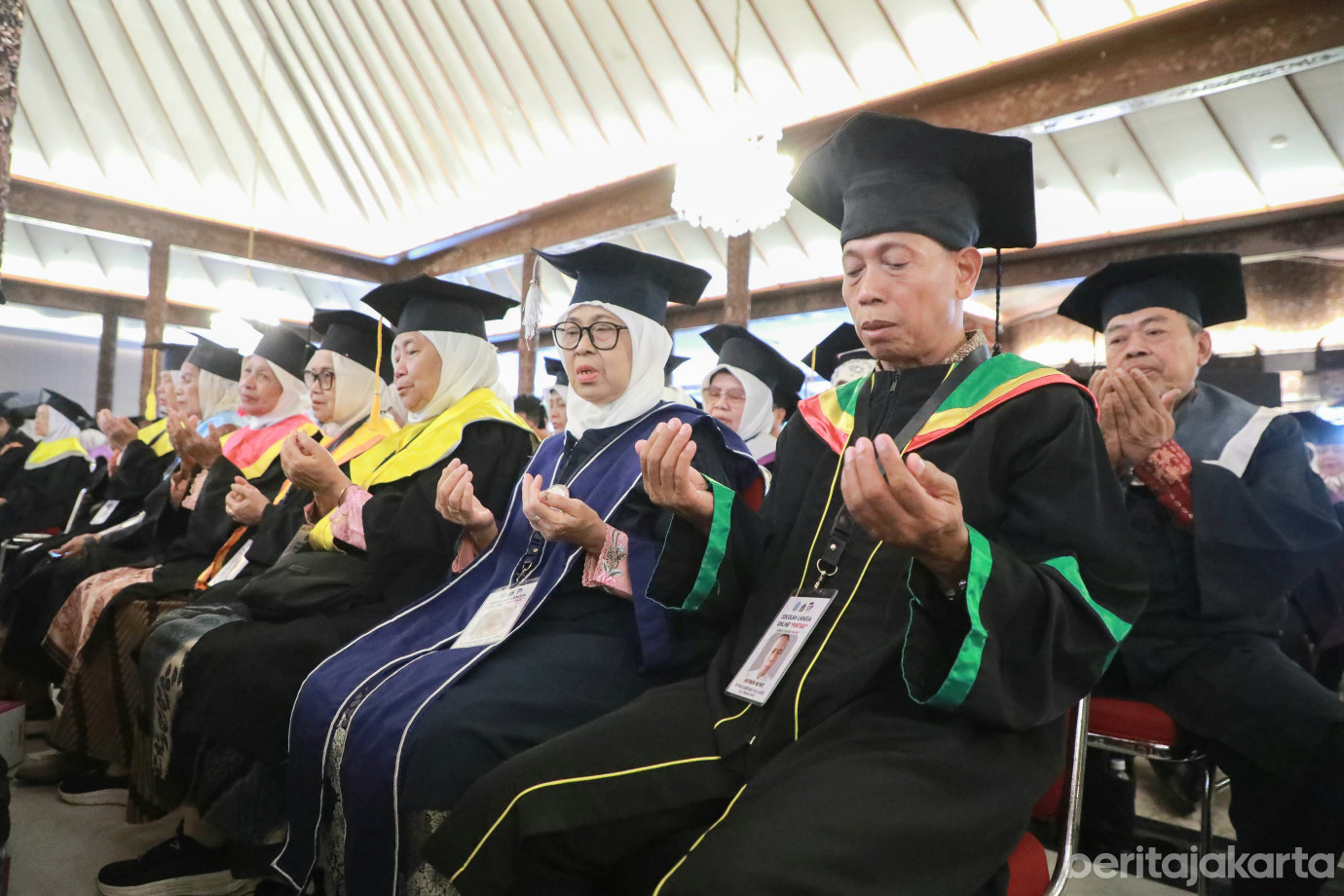 7-2wisudalansia.jpg