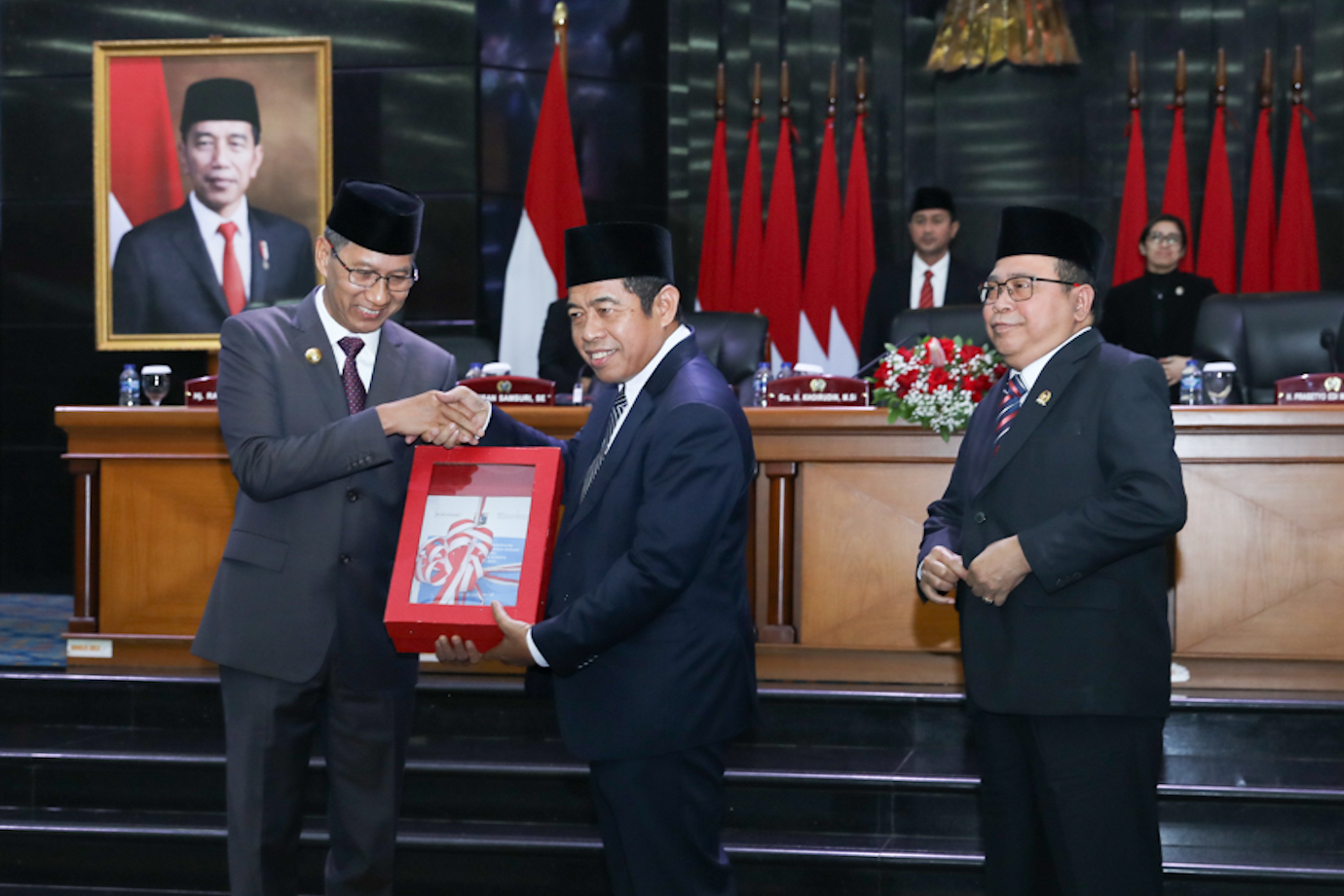 7 Paripurna DPRD wtp 7-8.jpg